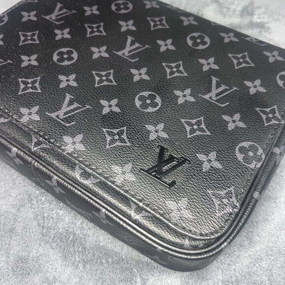 LV Messenger Bag Unisex - Picture 3 of 3